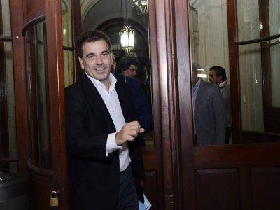 Luego de una sucesi�n de ins�litos errores, Cristian Ritondo qued� en la cuerda floja