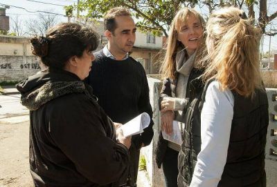 Tagliaferro y Gladys Gonz�lez recorrieron Castelar Sur