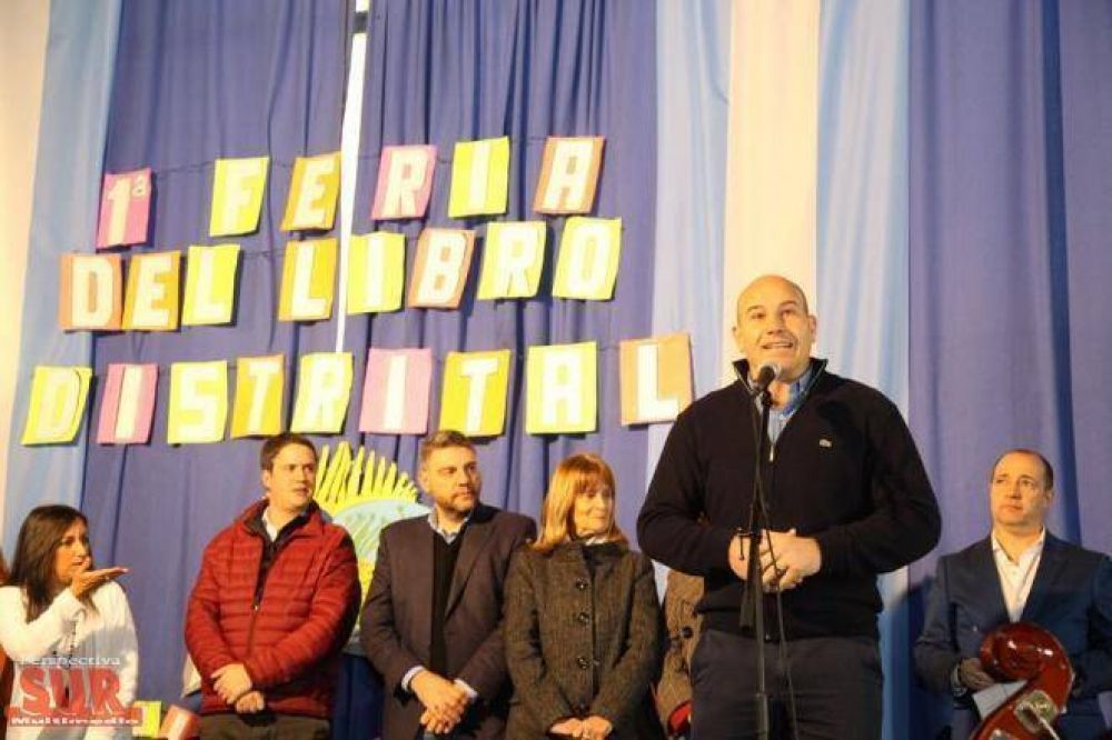 Molina inaugur� la primera Feria del Libro Quilme�a