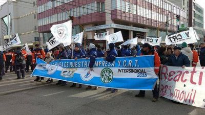 Manifestaci�n de trabajadores para demandar la reactivaci�n de Loyola
