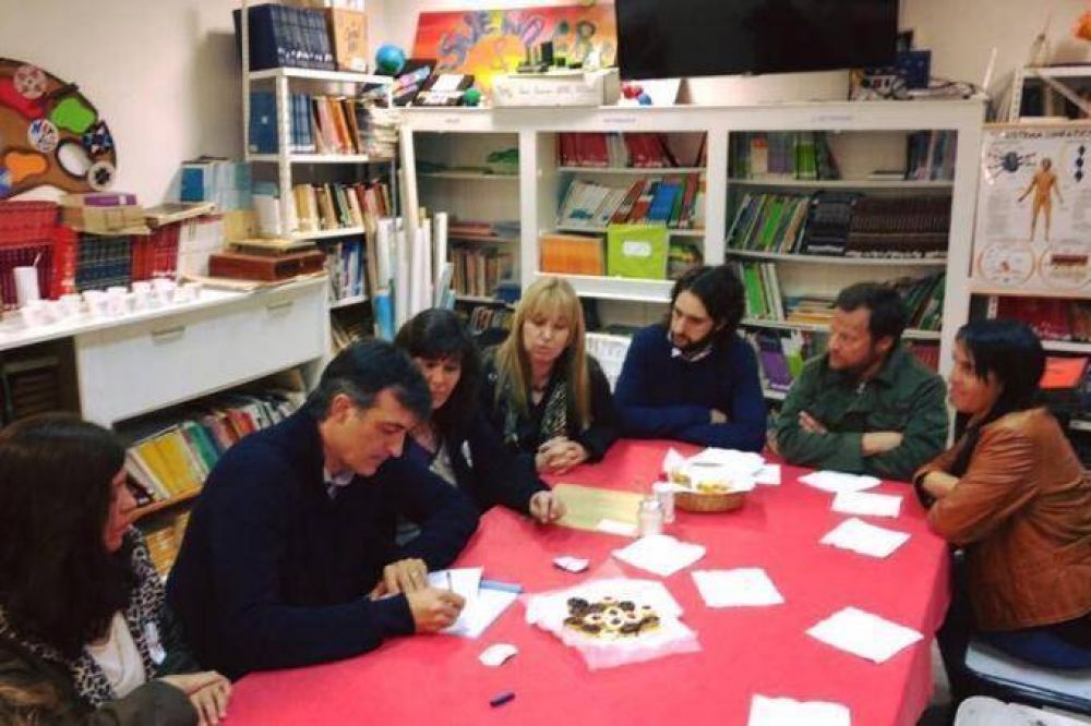 Sigue la pol�mica: Bullrich volvi� a hacer campa�a dentro de una escuela, esta vez en Chivilcoy