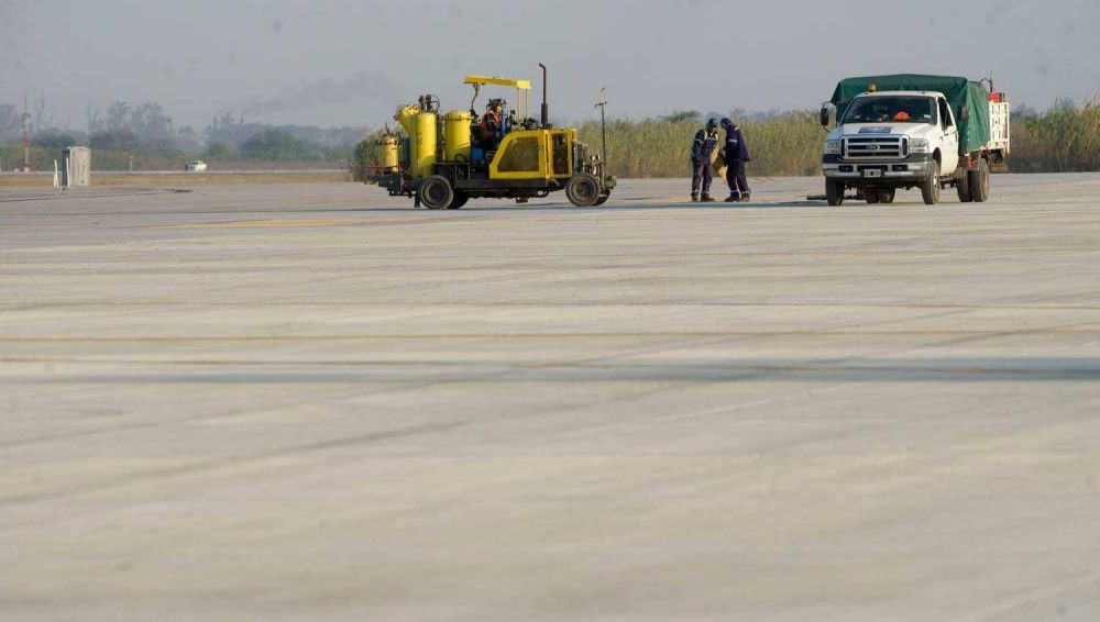 En su s�ptima visita, Macri rehabilita el aeropuerto Benjam�n Matienzo