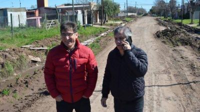 El intendente recorri� obras de cord�n cuneta y estabilizado de piedra