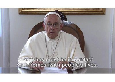 Video mensaje del Papa: Que las parroquias no sean oficinas funcionales