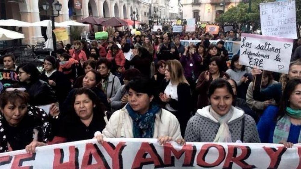 Docentes y agrupaciones marcharon en defensa de la educaci�n laica