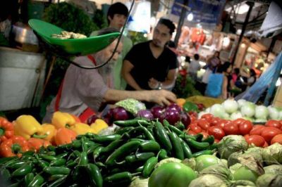 La canasta b�sica de alimentos aument� 1,6% en agosto, seg�n Consumidores Libres