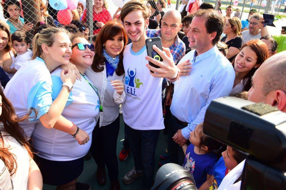 Cristina comparti� actividades recreativas con cientos de familias de Gar�n