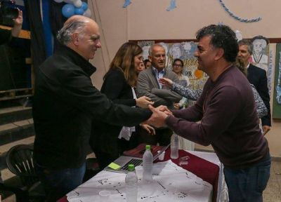 GRINDETTI JUNTO A LA FUNDACI�N CONCIENCIA POR LA MEJORA EDILICIA DE ESCUELAS