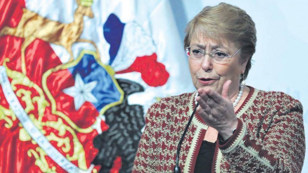 Bachelet avanza pese a la posverdad