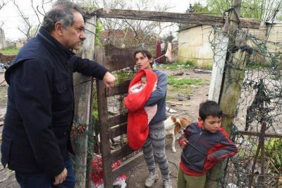Tras los problemas de polleras y sin careta, Scioli de campa�a en Mar del Plata
