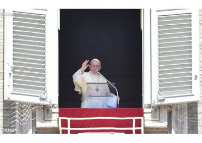 El Papa en el Ángelus: “Sólo la paradoja de Cristo da sentido y felicidad a la vida”