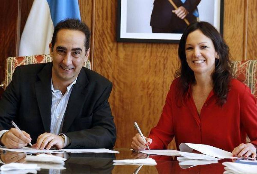 Tagliaferro firm� un convenio para mejorar la cobertura de la AUH en Mor�n