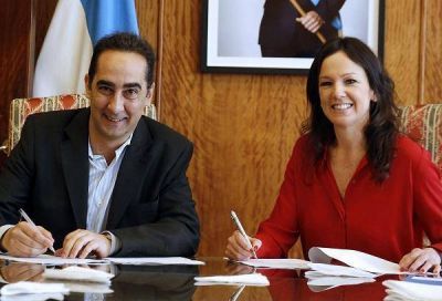 Tagliaferro firm� un convenio para mejorar la cobertura de la AUH en Mor�n