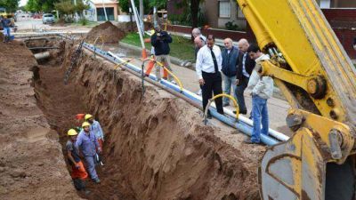 El Gobierno convoca a privados para realizar obras h�dricas