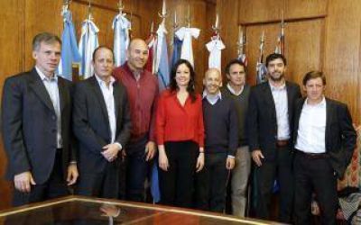 Stanley firm� convenio con seis municipios bonaerenses para ampliar la AUH