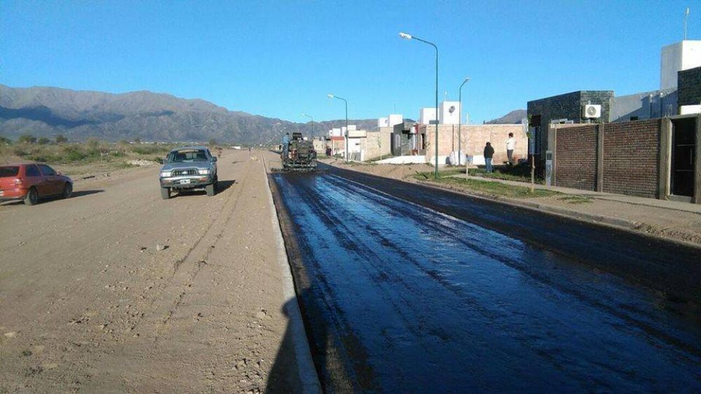 La Punta: avanza la pavimentaci�n del boulevard de los barrios nuevos