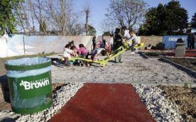 Almirante Brown: El municipio puso en valor la Plaza Ren� Favaloro