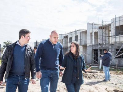 Construyen 240 viviendas