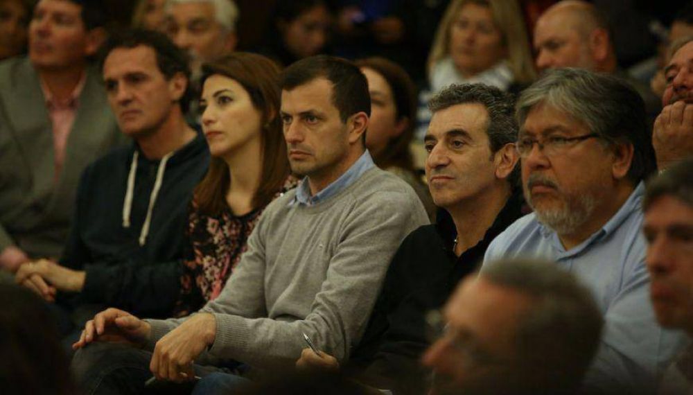 Nueva sangr�a: una decena de candidatos abandonan a Randazzo