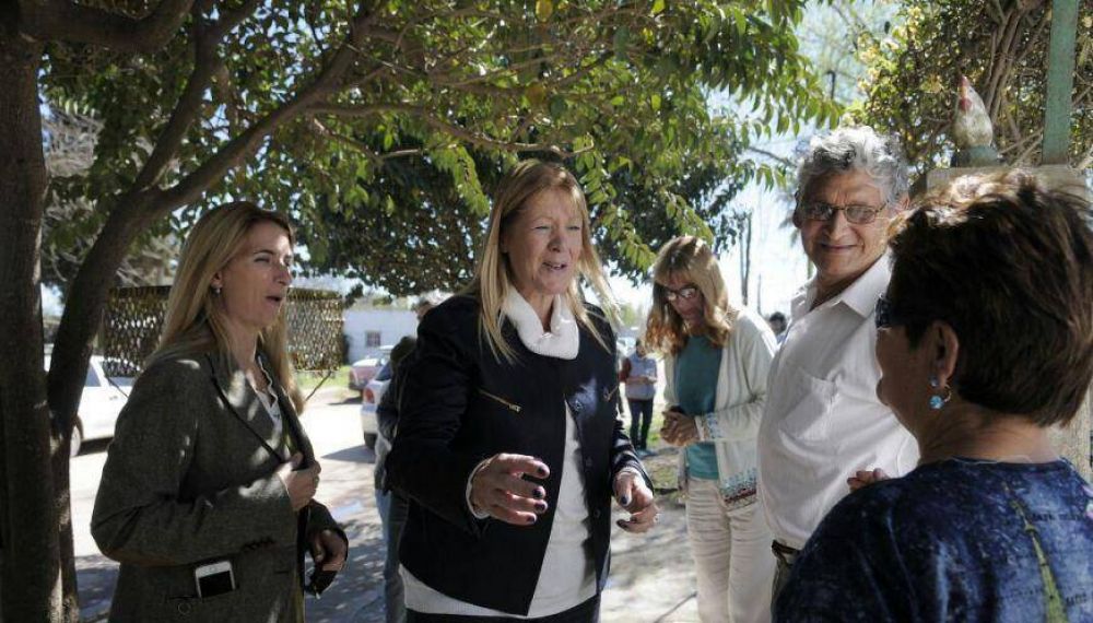Stolbizer se mostr� en la Segunda para captar �votos en todos los rincones�