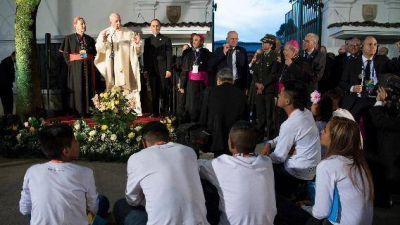 El Papa en la nunciatura de Bogot�: �hasta los m�s chicos pueden ser h�roes�