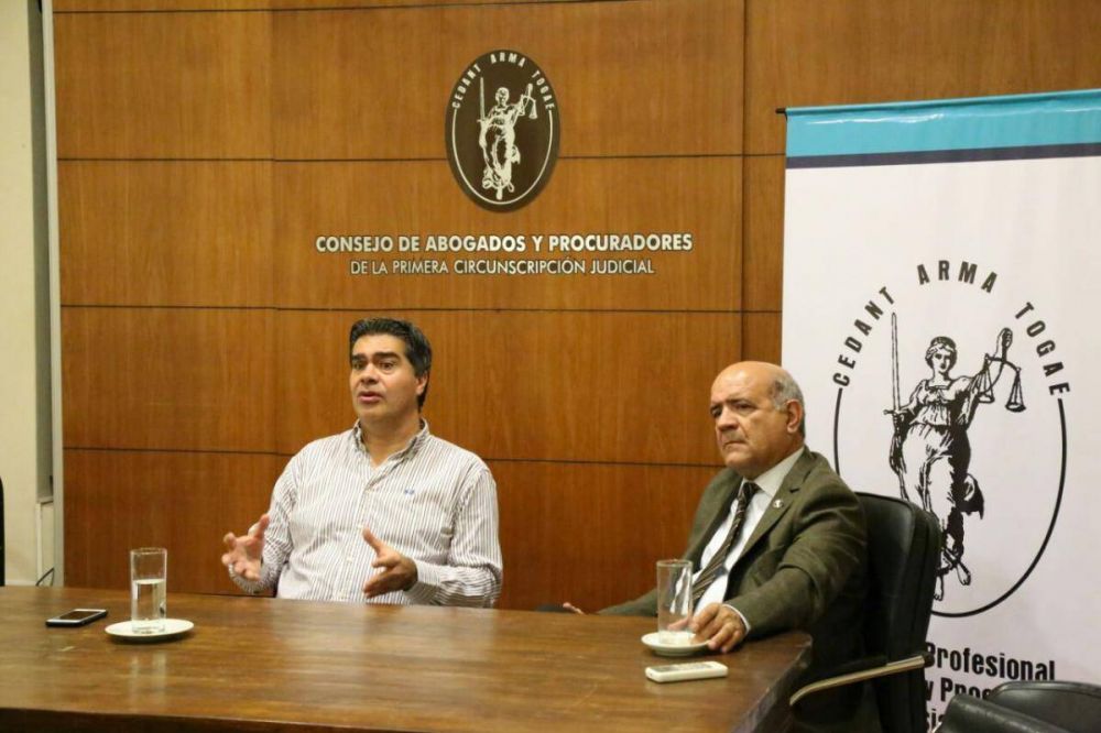 Capitanich present� su propuesta de reforma de la Constituci�n provincial a abogados capitalinos