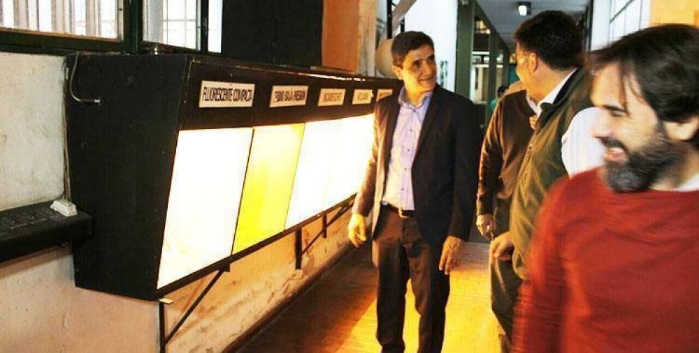Yedlin explicit� su apoyo a nuevas leyes a favor de la ciencia