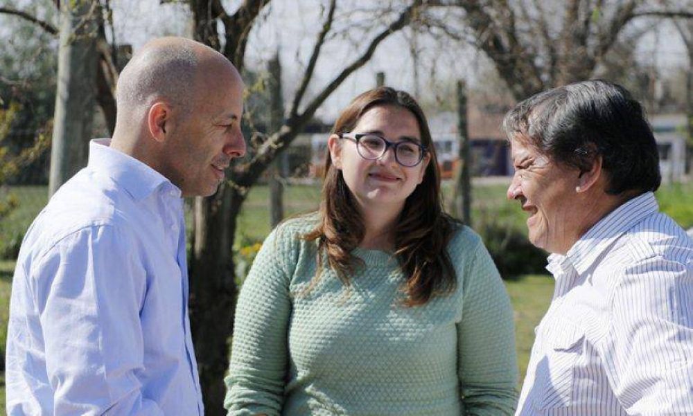 H�ctor �Toty� Flores visit� una sede del Programa Envi�n en Pilar