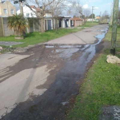 Quejas en un barrio por las calles en mal estado y p�rdidas de agua