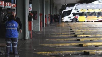 Los choferes de larga distancia levantan el paro desde el mediod�a