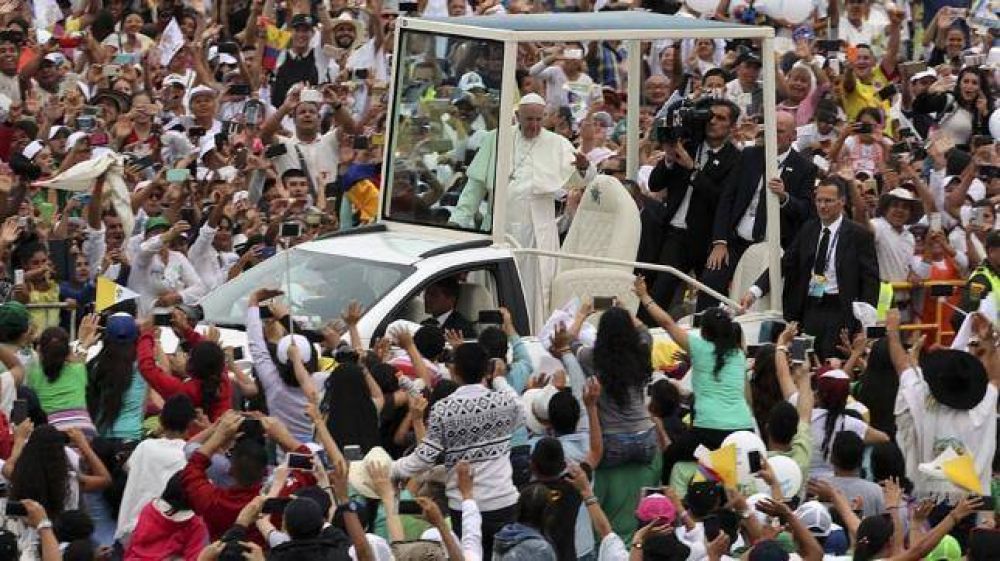 El papa Francisco contina su gira pastoral en Medelln
