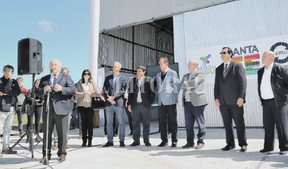Lifschitz inaugur� un centro ambiental de residuos s�lidos