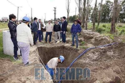 Bertellys y Mosca recorrieron las obras de cloacas y la ampliaci�n del Hospital