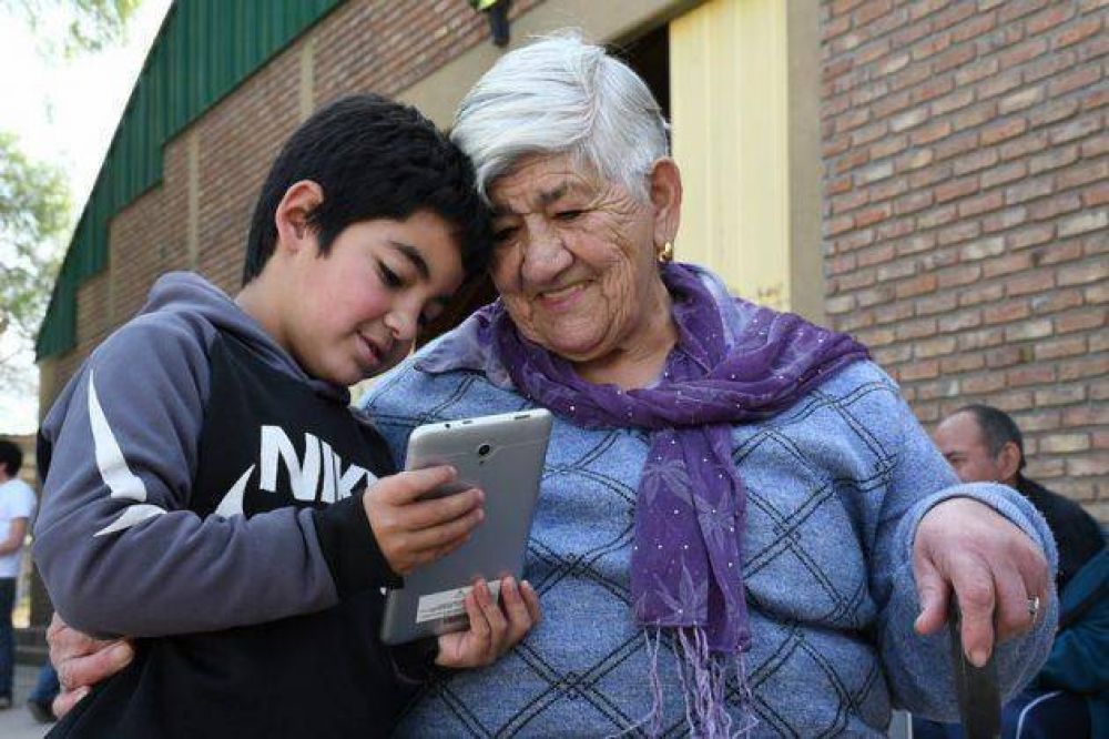 El Gobierno comenzar� a repartir las tablets �casa por casa�