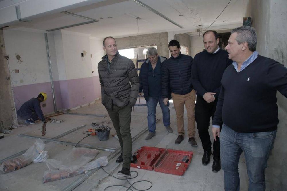 El Municipio de Lomas instala el techo del Hospital de Llavallol