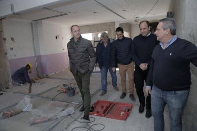 El Municipio de Lomas instala el techo del Hospital de Llavallol