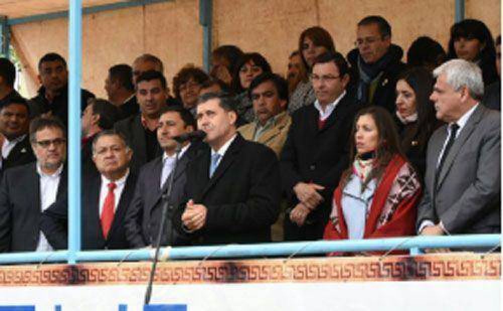 El Gobernador encabez� el aniversario de Felipe Varela