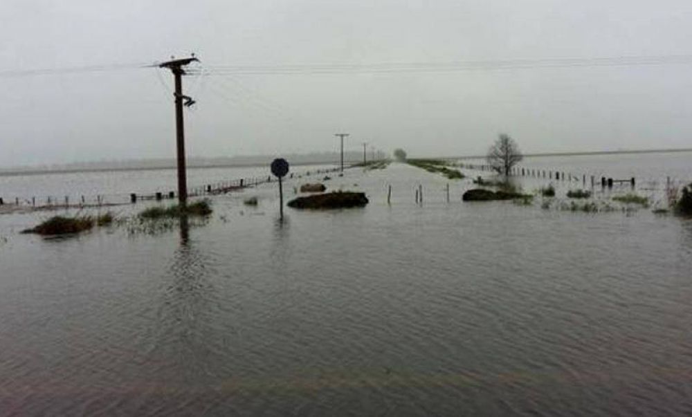 Inundaciones en La Pampa a�slan a un pueblo entero