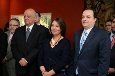 Presentaci�n del libro �Memoria Viva�: la embajada de Chile y la DAIA construyendo contra el olvido de la Sho�