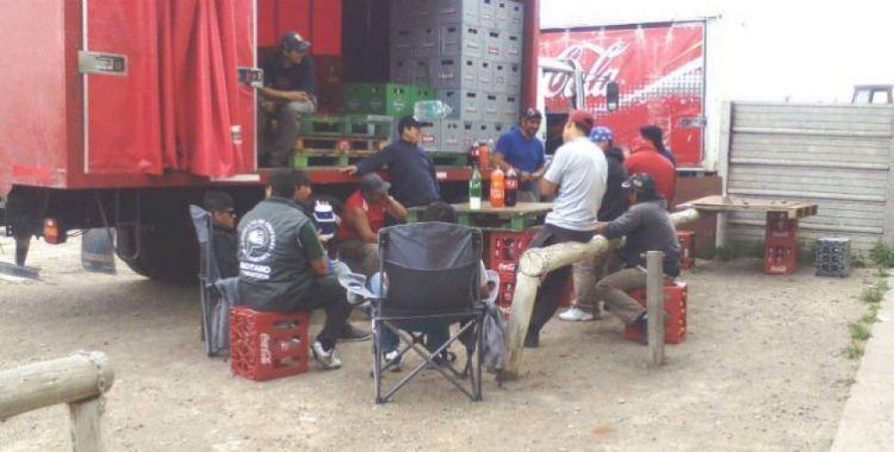 Un paro de Camioneros har faltar gaseosas en los comercios tucumanos
