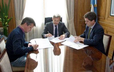 Emergencia h�drica: Altolaguirre firm� obras con Frigerio y Bereciart�a