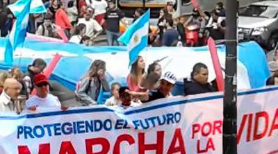 Multitudinaria marcha dir� a gobernantes que Argentina es un pueblo provida