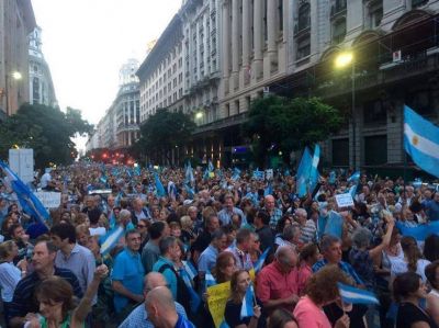Ni el d�a de la Noche de los Lapices, ni despu�s: no habr� marcha en favor del Gobierno