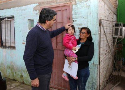 Capitanich entreg� nuevos t�tulos de propiedad a familias del barrio Santa Rita