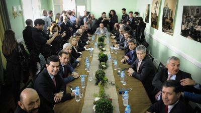 Ahora, los gobernadores presionan por fondos para el d�ficit previsional