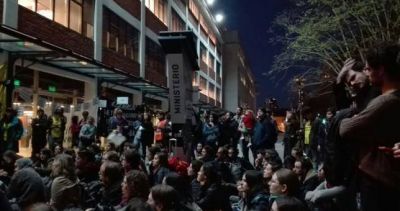 Cient�ficos pasaron la noche en el Ministerio de Ciencia contra los recortes en Conicet