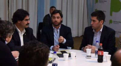 Salvai reuni� a legisladores y pidi� 