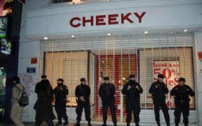 La cadena Cheeky suspendió a 70 trabajadores de vigilancia