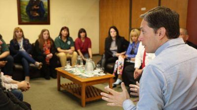Gray anunci� el pase a planta de empleados municipales