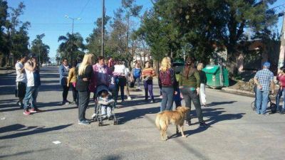 Vecinos reclamaron a Martiniano asfaltos y obras contra las inundaciones